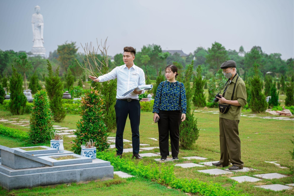 Người dân đi tìm hiểu lựa chọn khuôn viên mới cho gia đình